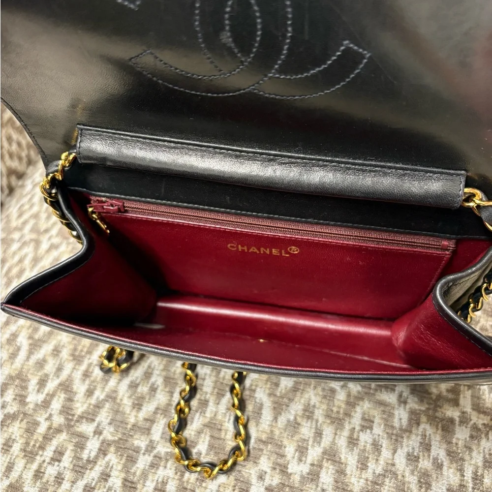 CHANEL Black Quilted Lambskin Flap Bag with Gold Chain